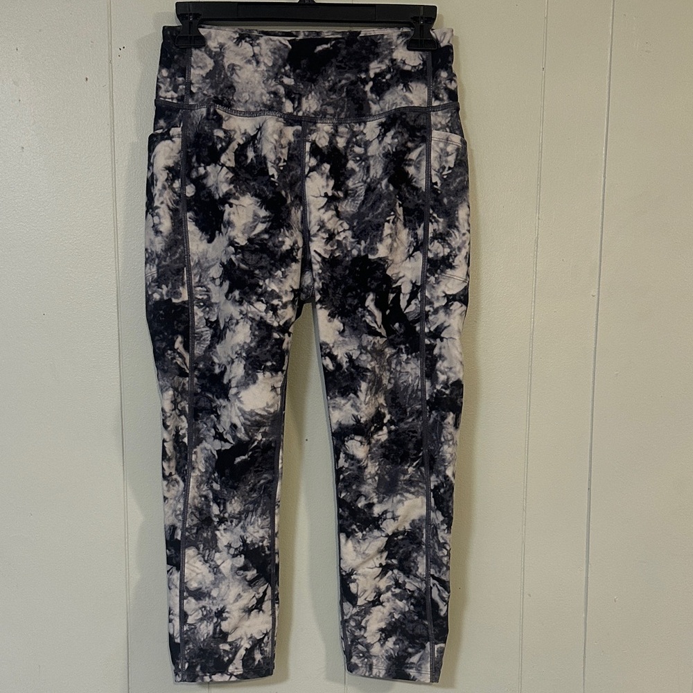 Black and White Tie-Dye Leggings